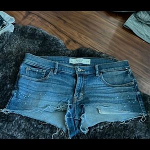 Abercrombie & Fitch distressed paint-splatter denim shorts size 6